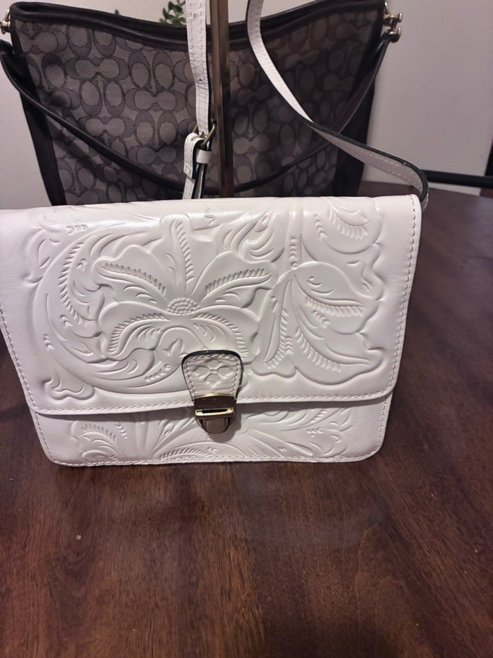 Patricia Nash White Embossed Floral Leather Crossbody - Picture 4 of 10